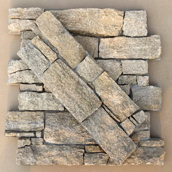 Piedra apilada de pizarra beige con cemento en la parte posterior